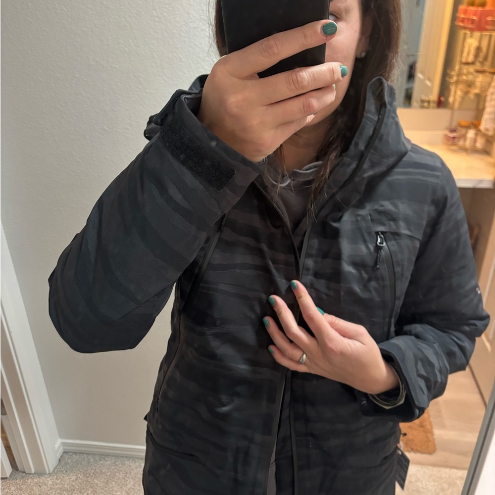 Mountain Hardwear Gray Patterned Jacket - image 2